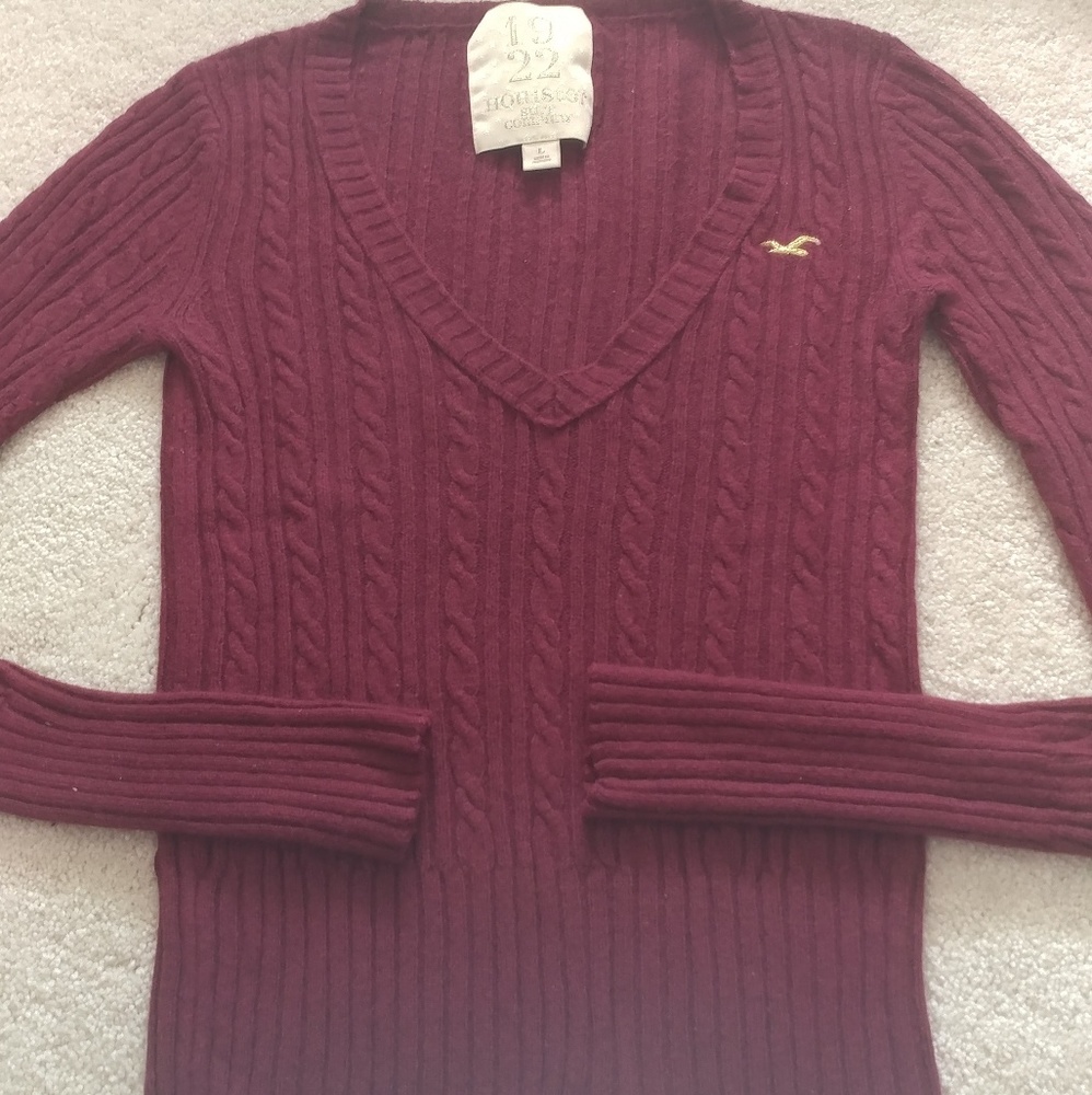 hollister Sweater - Picture 2 of 2